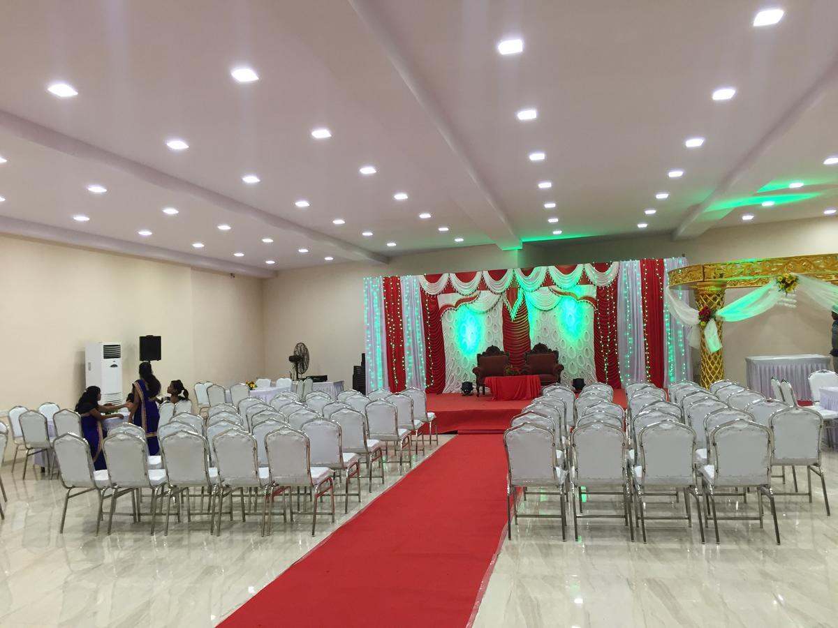 Royale Inn Vapi Ngoại thất bức ảnh